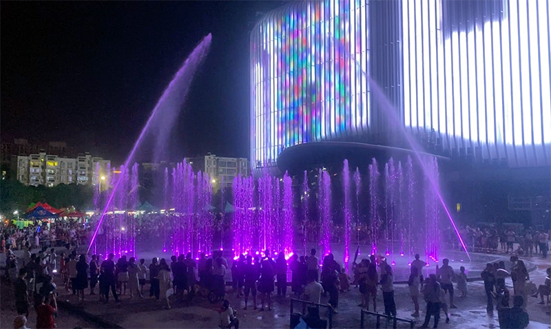 廣西崇左愛情海購物廣場旱地音樂